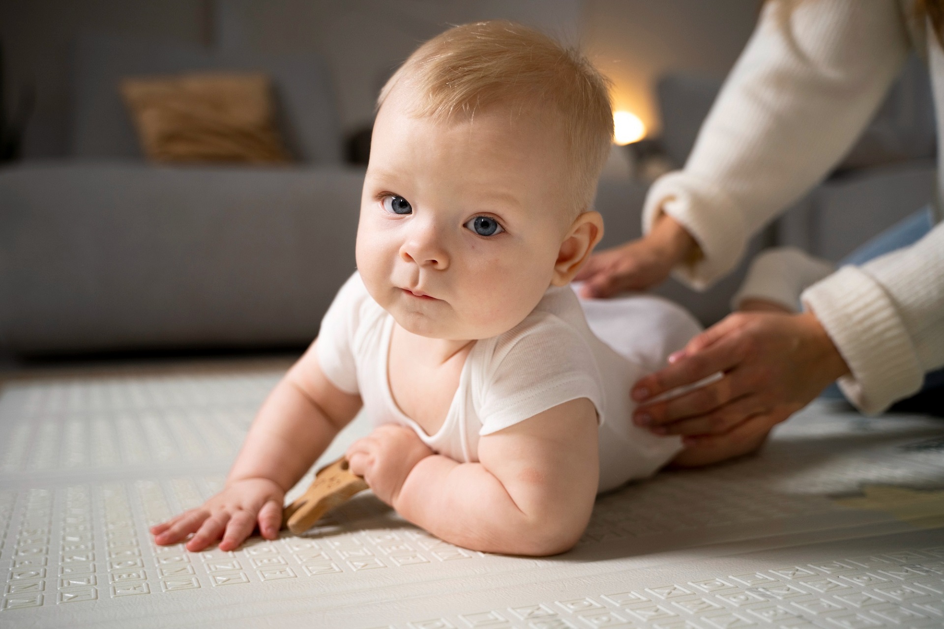 close-up-baby-crawling-learning-walk